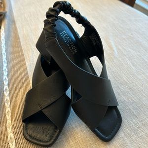 New without box size 7M Kenneth Cole Reaction Nancy sandal
